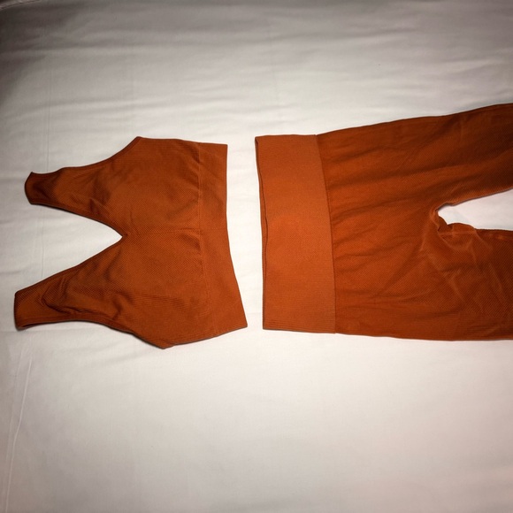 PrettyLittleThing Burnt Orange Activewear Top - Picture 9 of 11